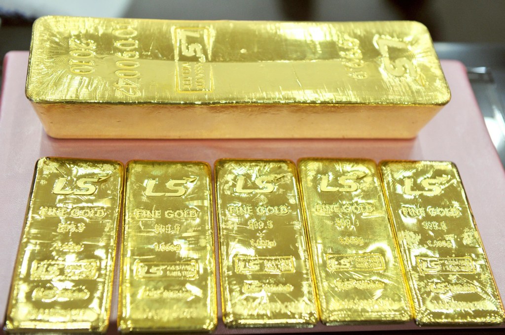 How Much is a Pound of Gold Worth? Gold Cost Per Lb