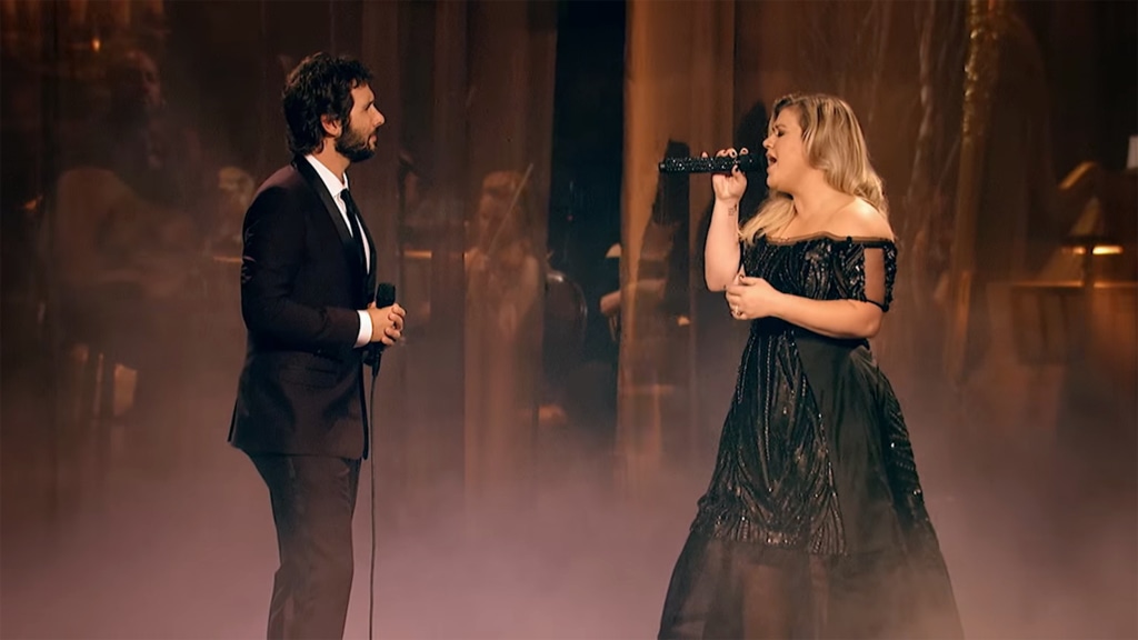 Kelly Clarkson, Josh Groban perform exquisite live version of 'All I Ask of You'