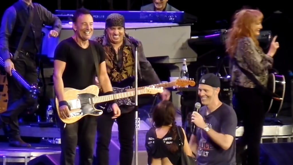 Bruce Springsteen stops concert for sweet marriage proposal