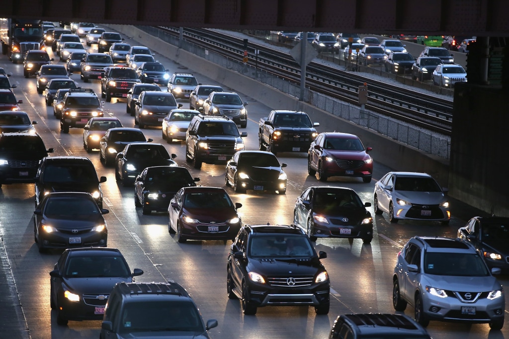 Где фото автомобилей Americans stuff the roadways before they stuff the Thanksgiving turkey