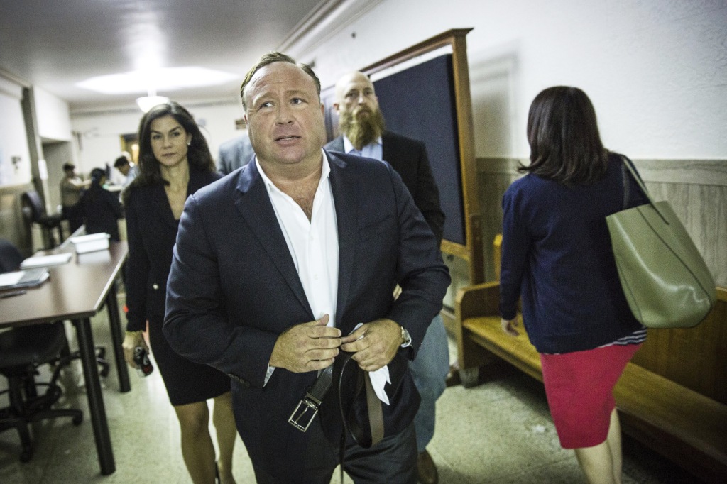 170428-alex-jones-mn-0930.jpg