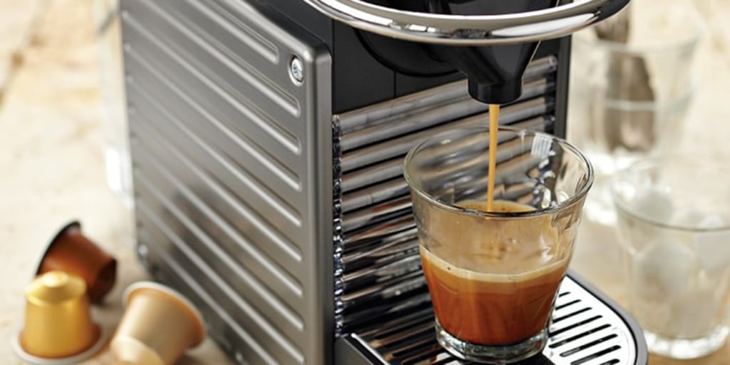 【美品】Nespresso PIXIE II (昨年11月購入・使用回数50回 美品】Nespresso PIXIE II (昨年11月購入・使用回数50回
