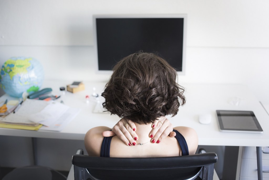 5 Reasons For Neck Pain Sitting At a Desk in 2023