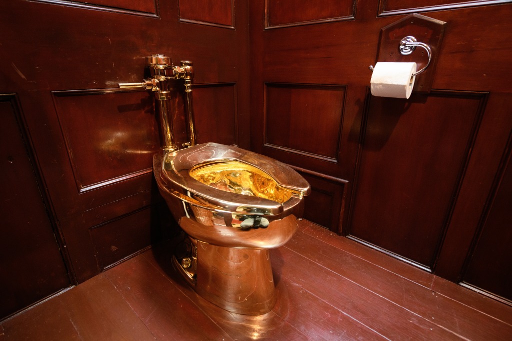 Solid gold toilet worth $1M and titled 'America' stolen from palace ...
