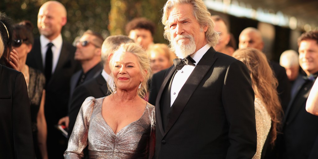 Jeff Bridges carries photo in his wallet from the day he met his wife pic