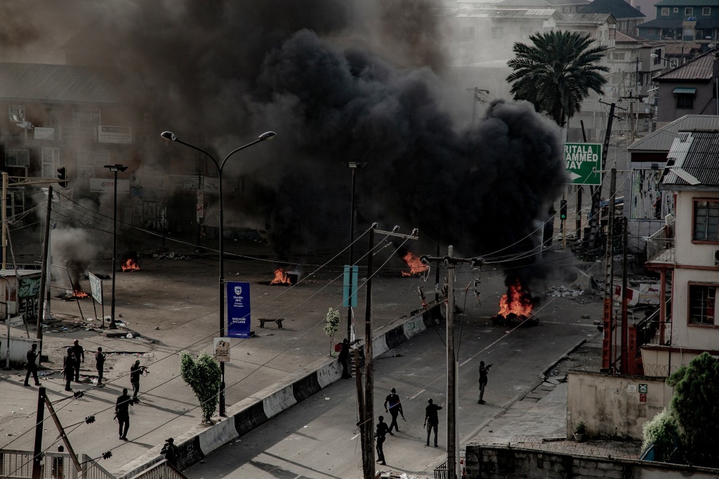 201022-nigeria-burning-tires-