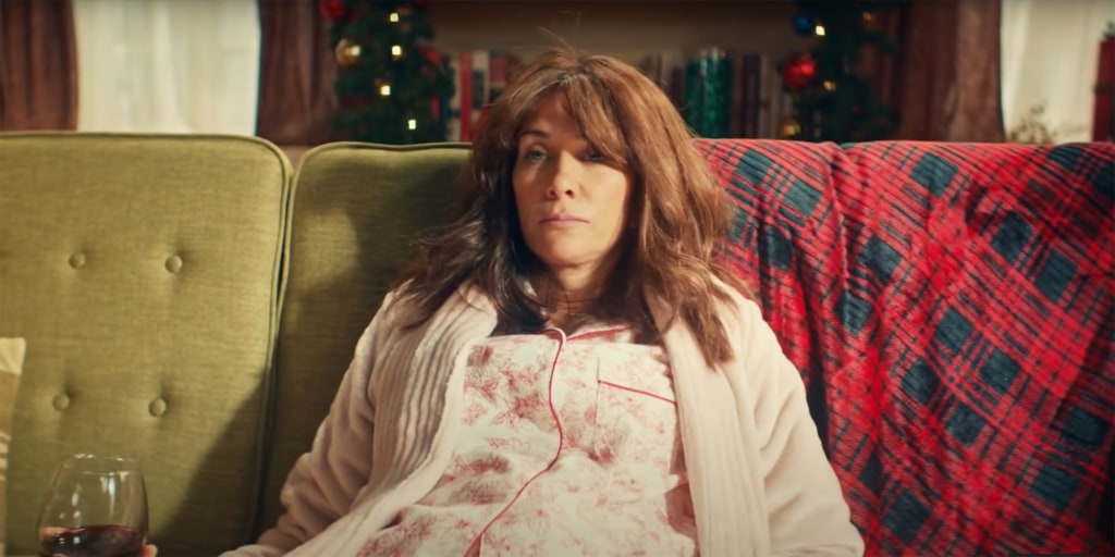 Saturday Night Live': Moms Can Relate to Kristen Wiig Playing a Mother Who  Only Receives a Robe for Christmas