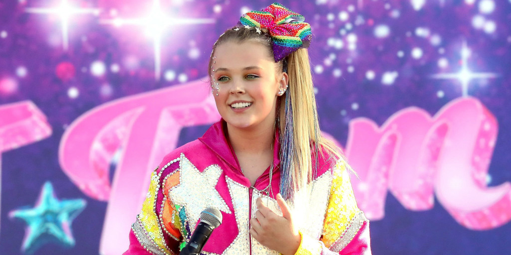 JoJo Siwa switches up her signature hairstyle for Halloween