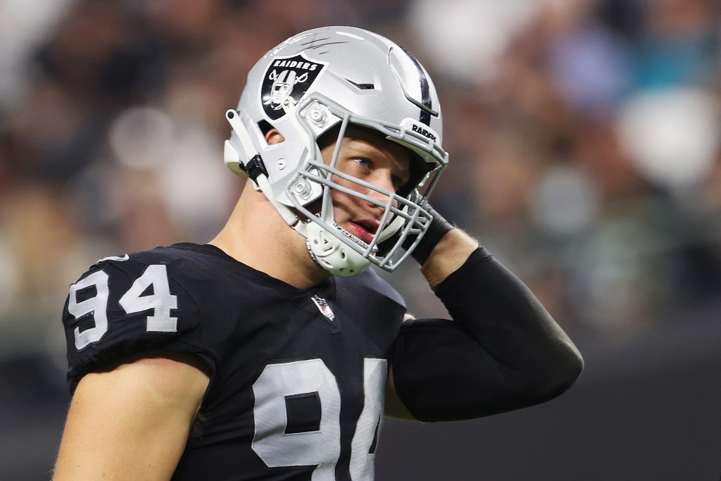 Raiders' Carl Nassib wearing rainbow cleats supporting LGBTQ+, The Trevor  Project