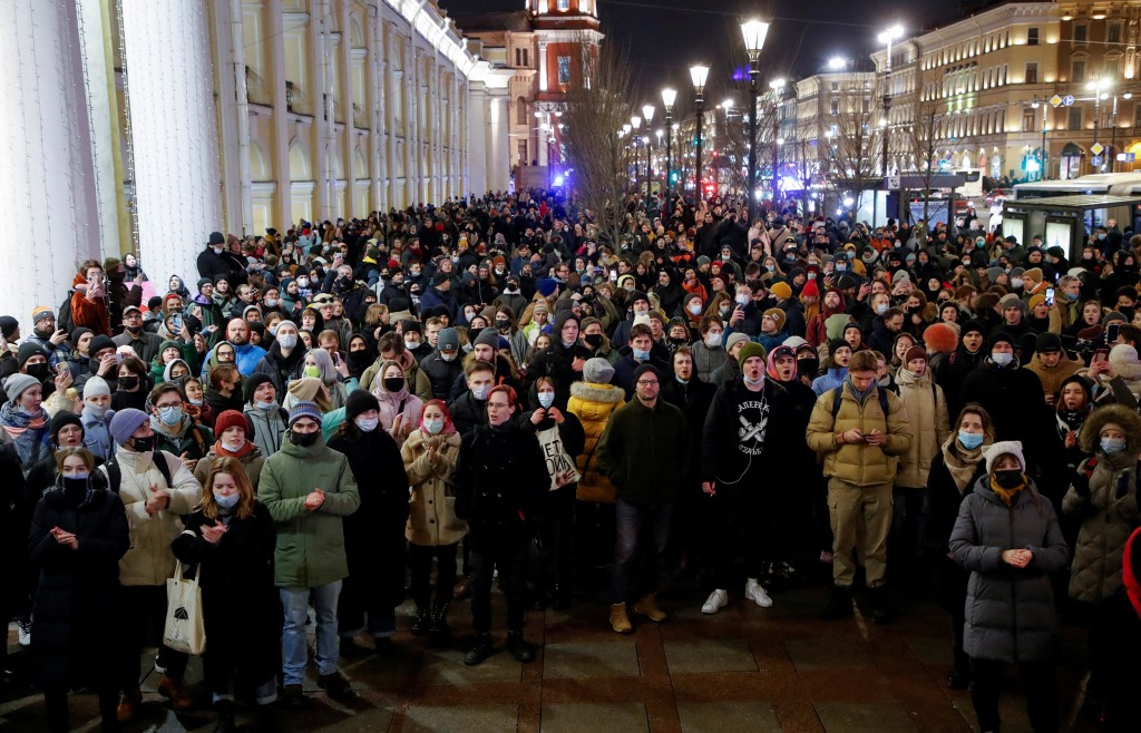 russians torn over putin invasion of ukraine as thousands protest