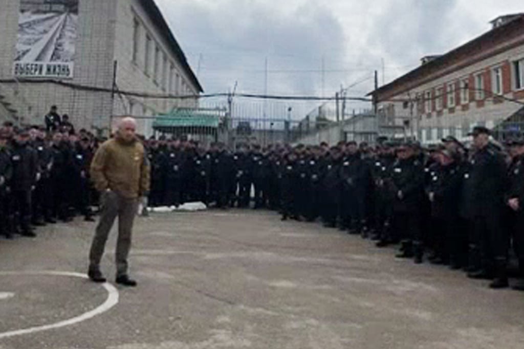Putin ally Prigozhin appears to be recruiting Russian prisoners to fight in  Ukraine