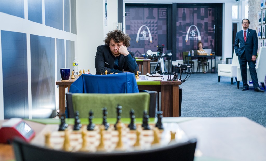 Hans looking in good spirits with his fellow players during the rest day! :  r/chess