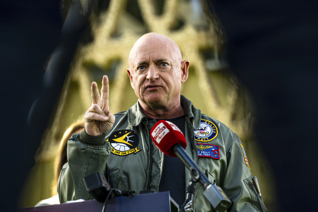 Mark kelly. Mark senount шоуолад. Создатель Аризоны.