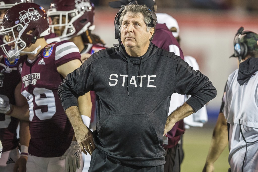 Mississippi State football coach Mike Leach dies at 61 - Los