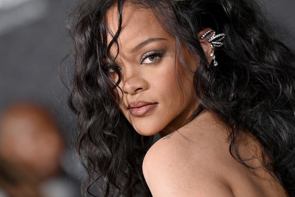 Rihanna Fans Are Losing It As She Teases Looks For Her Super Bowl  Performance On Instagram: 'Pre Gaming' - SHEfinds