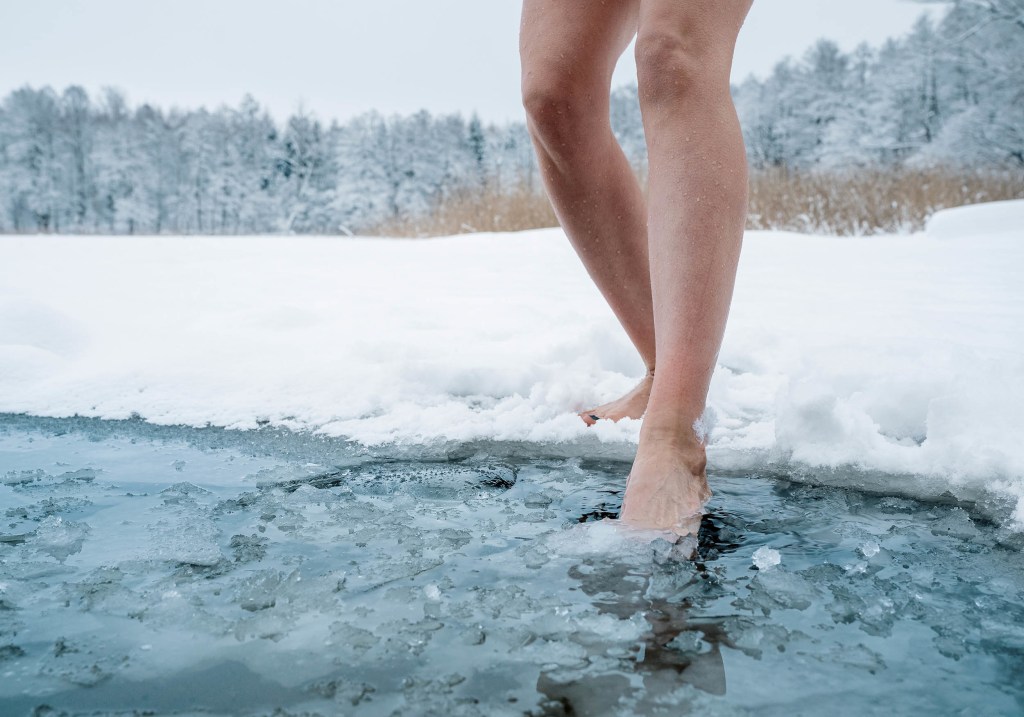 Why Do Athletes Take Ice Baths? – Plunge