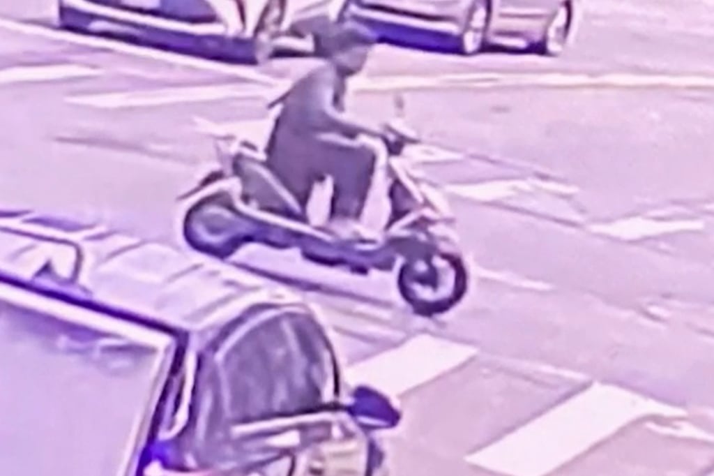 Peck Forhåbentlig Samuel Man on scooter shoots people seemingly at random in New York, kills one,  injures 3