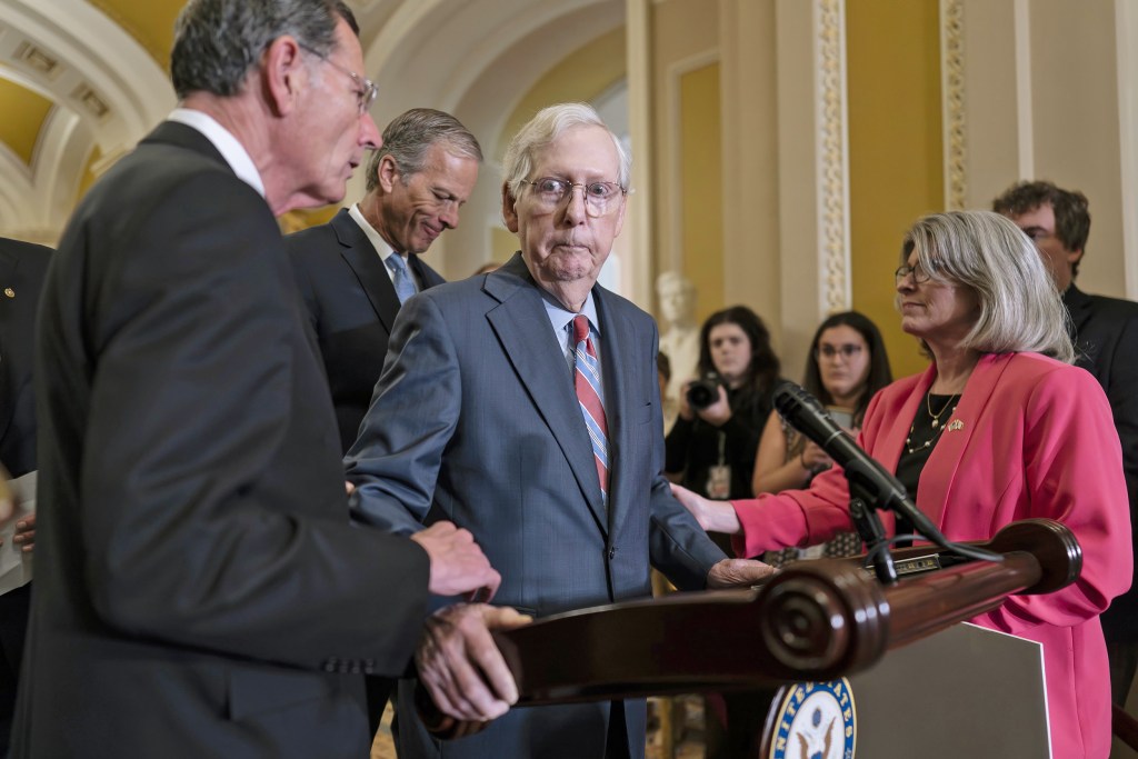 Mitch McConnell freezes up at presser