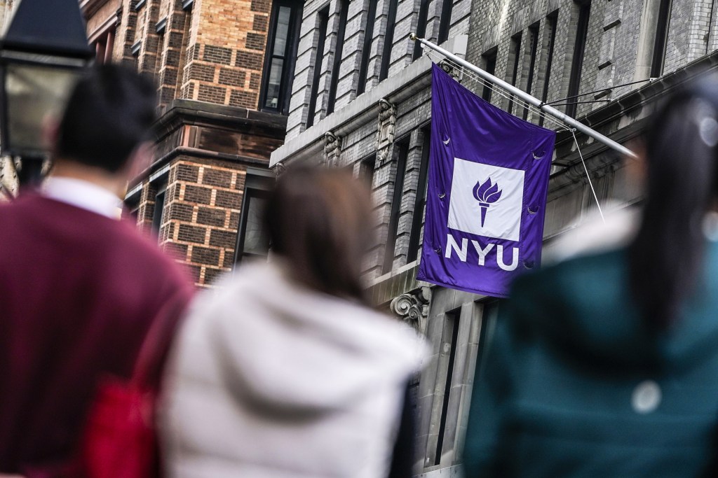 College Street Style in Chicago, Best Campus Fashion