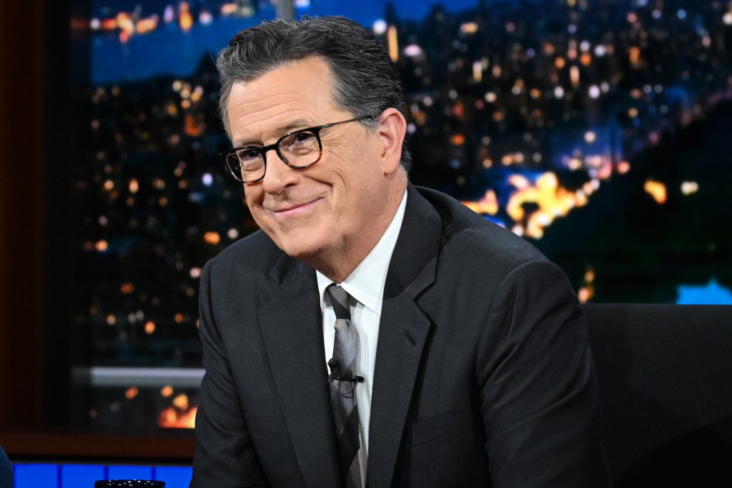 Chương trình 'Late Show' của Stephen Colbert sẽ kết thúc vào năm sau khi CBS hủy bỏ nhượng quyền thương mại