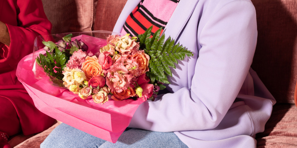 Valentine's Day Gifts: Valentines Day Gift Hampers Delivery Online -  Interflora India
