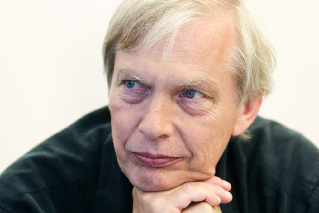 Bob Edwards, veteran NPR broadcaster and longtime 'Morning Edition' host, dies at 76