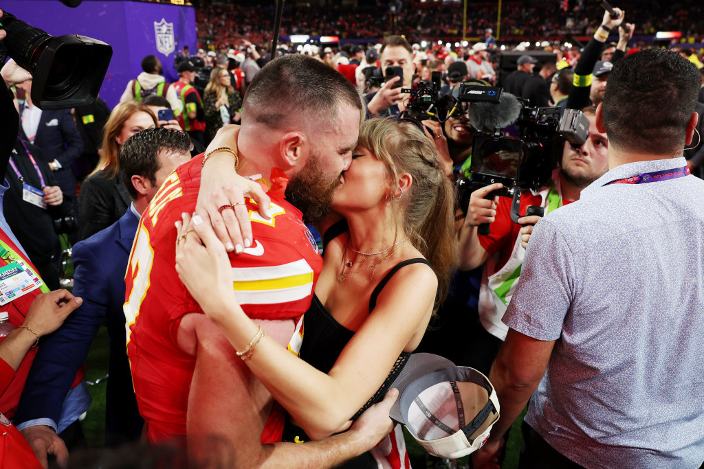 Taylor Swift swoops into Vegas for the Super Bowl — and a victory kiss with  Travis Kelce