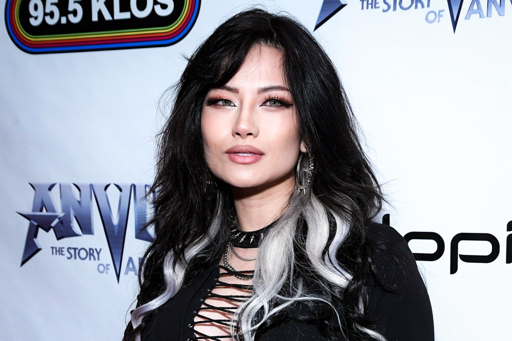 ミュージシャン Kiki The Smashing Pumpkins pick Kiki Wong as new guitarist out of