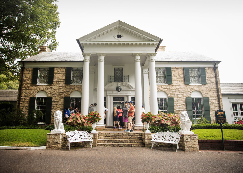 Missouri woman is sentenced in brazen and blundering attempt to steal Graceland 