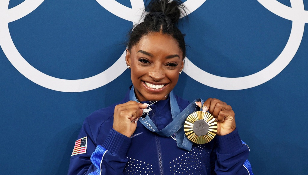 Olympics Gymnastics Final: Simone Biles, Suni Lee Accept Gold, Bronze Medals