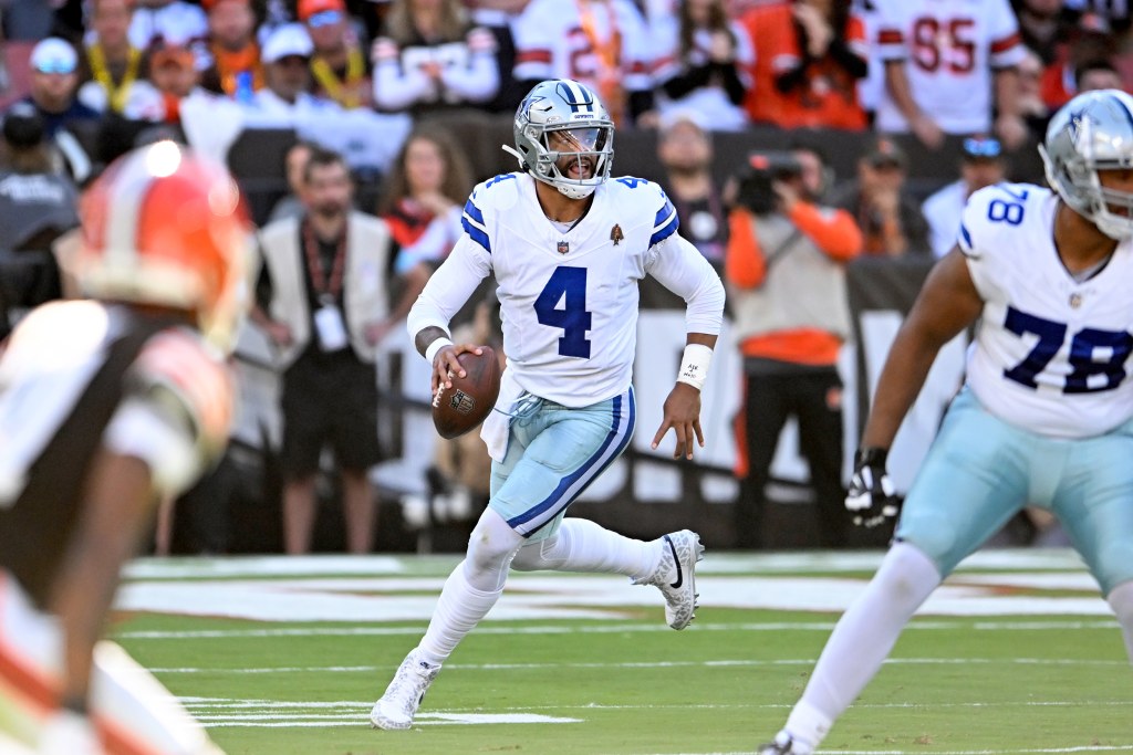 Alvin Kamaras First-Half Dominance Powers Saints Over Cowboys