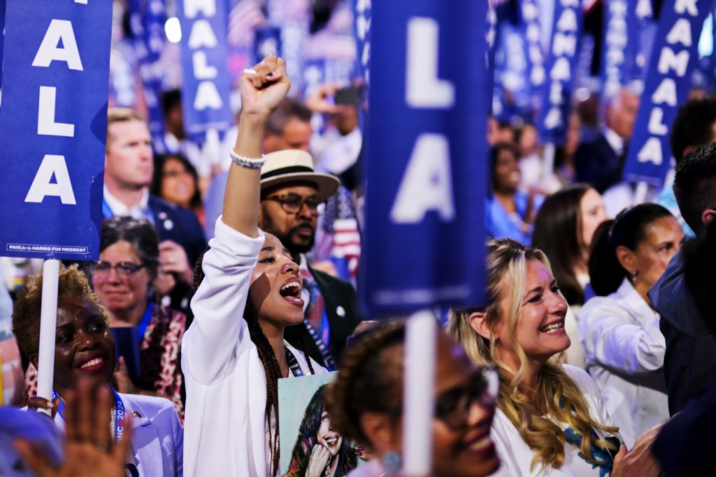 241015-kamala-young-supporters