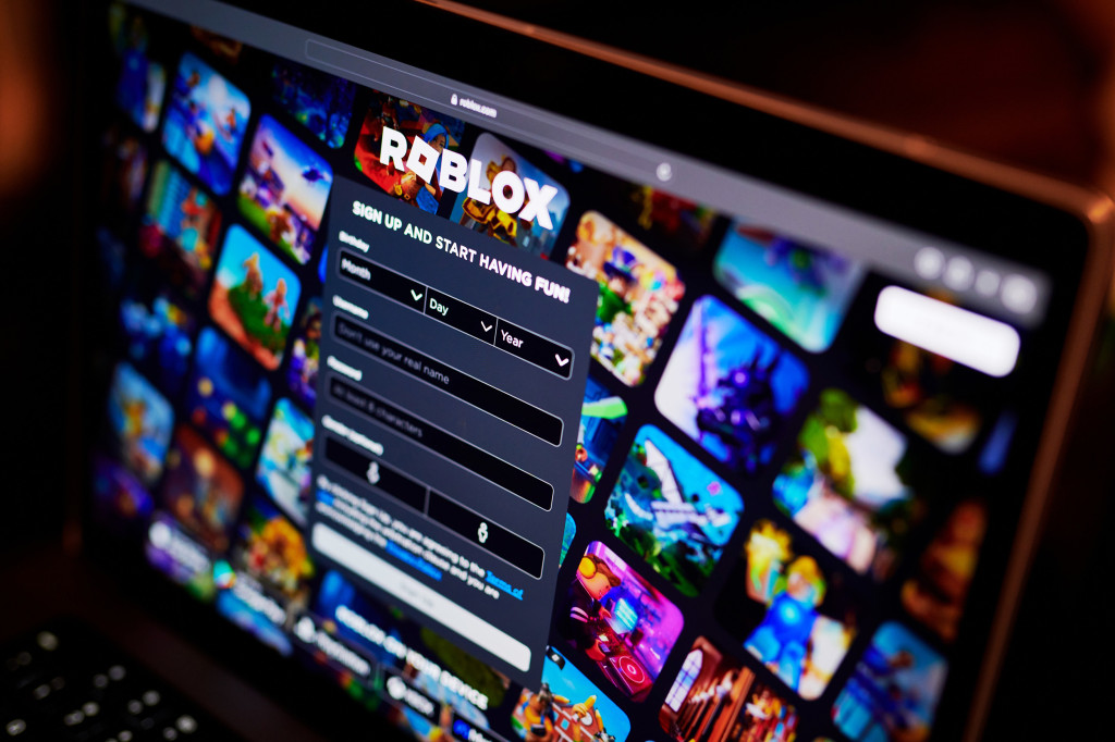 Roblox, Discord sued after 15-year-old boy was allegedly groomed online before he died by suicide