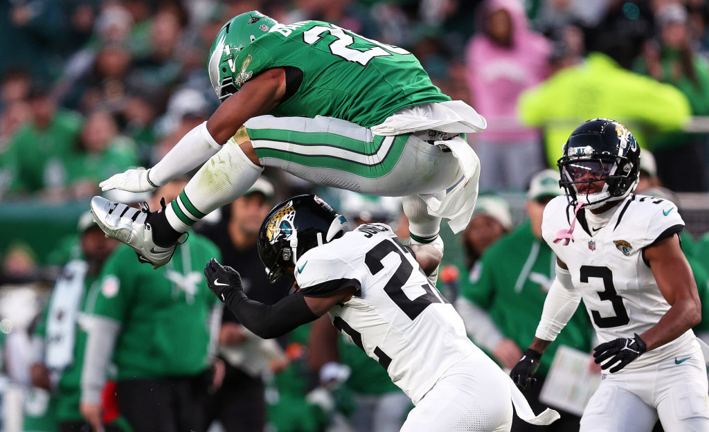 Saquon Barkley's Backwards Hurdle In NFL Game Will Blow Your Mind