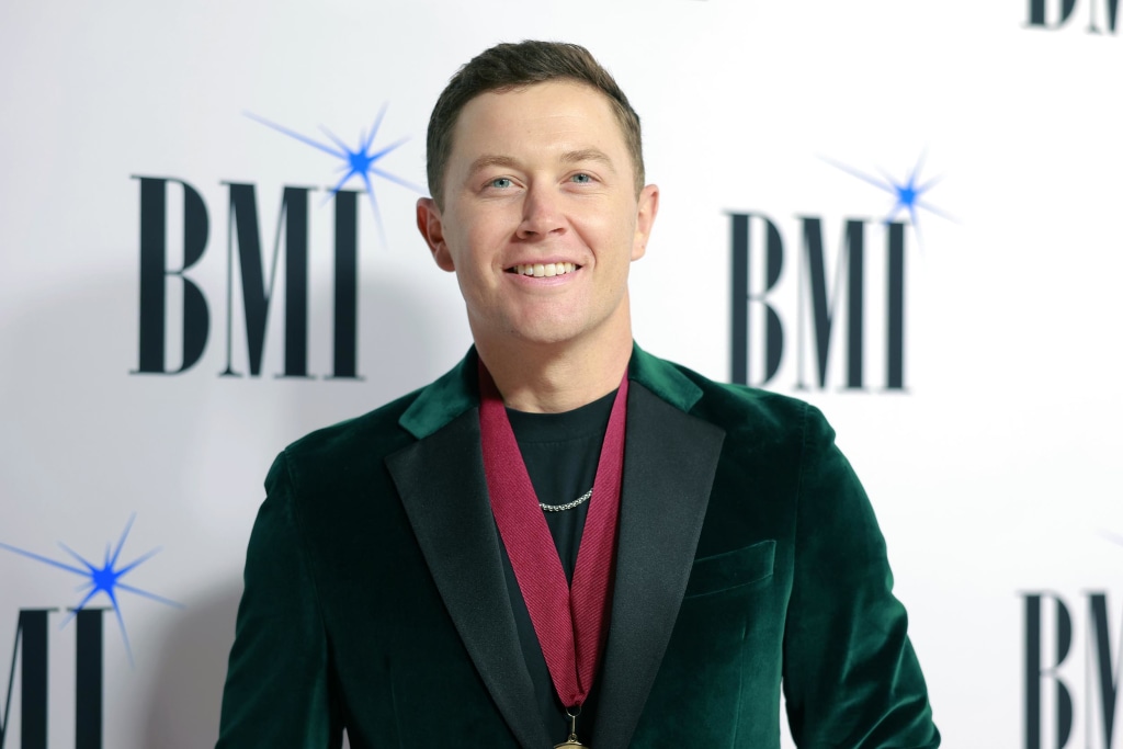 Scotty McCreery Reacts After Falling Onstage During Concert