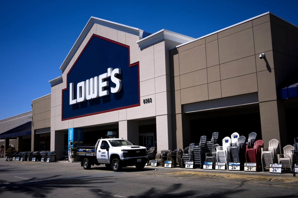 what are the hours of lowe's
