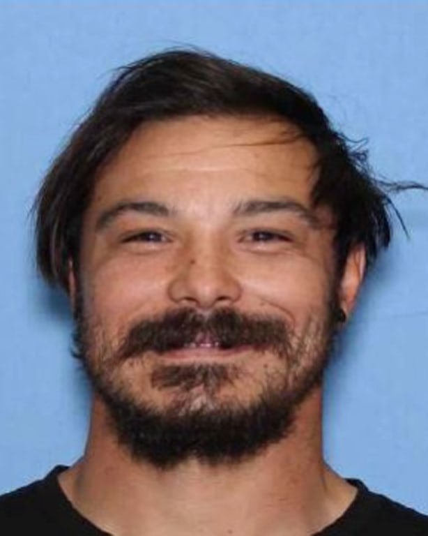Authorities ramp up search for Washington dad accused of killing daughters