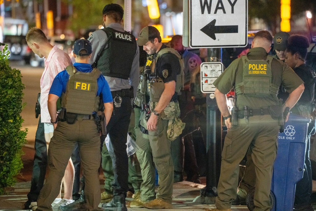 Man who threw sandwich at federal officer in D.C. charged with misdemeanor assault