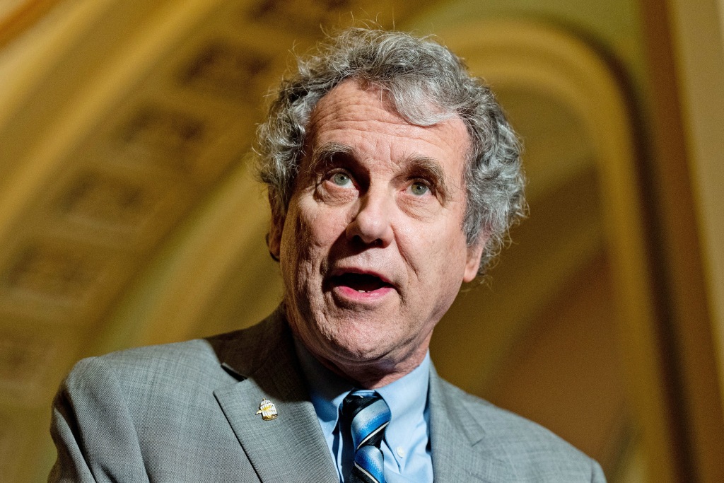 Former Sen. Sherrod Brown kicks off his bid for Vance's old Senate seat in Ohio