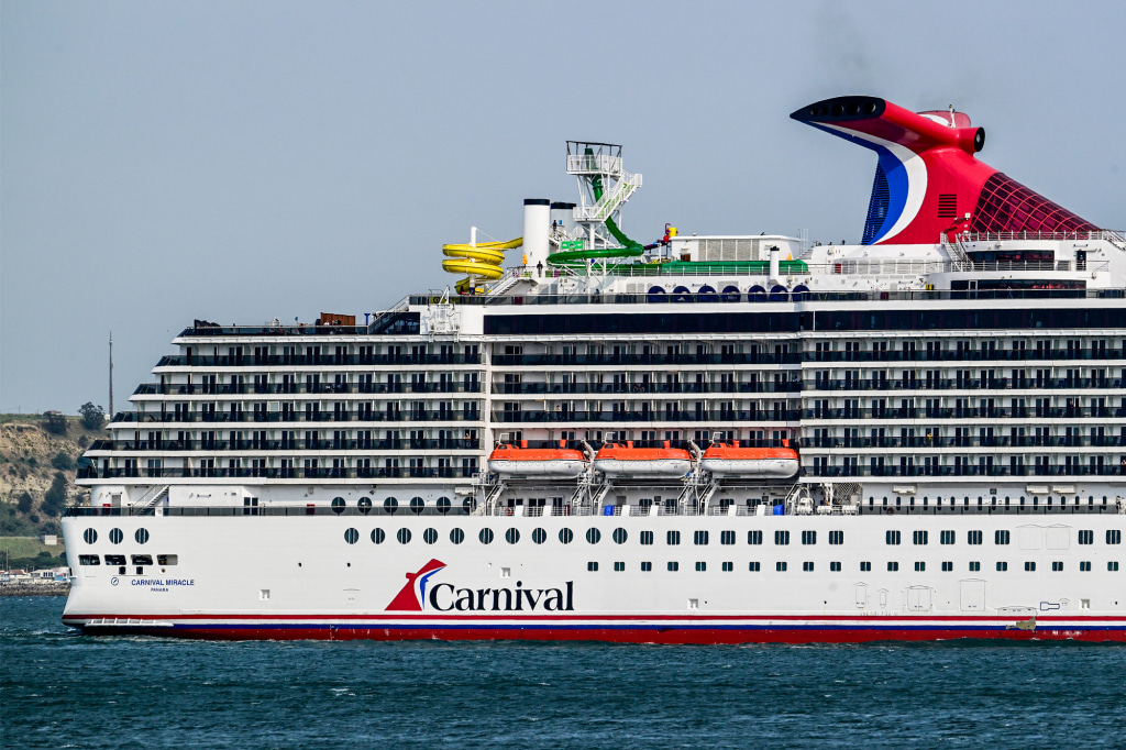 2 American Carnival Cruise passengers drown in separate incidents on same day