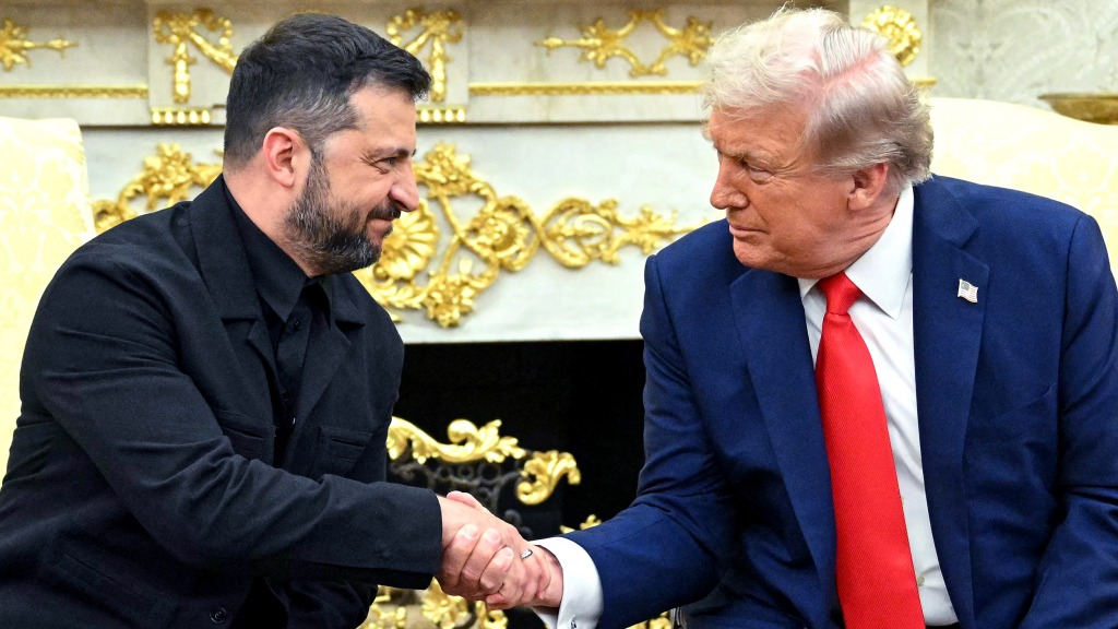 Trump wants a Zelenskyy-Putin meeting and Hurricane Erin threatens North Carolina: Morning Rundown