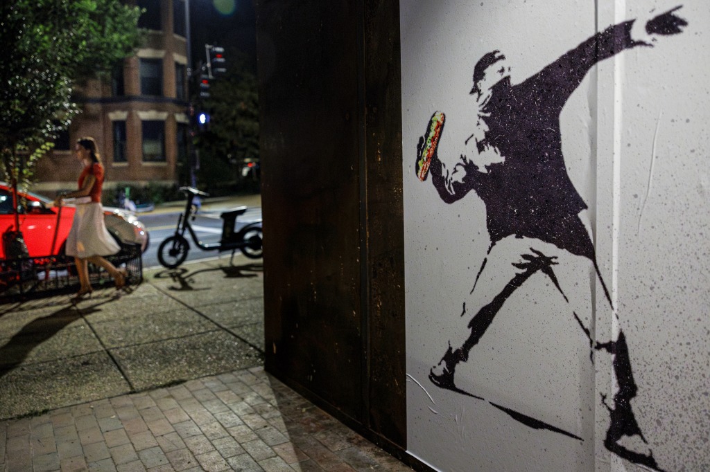 Grand jury declines to indict man who threw a sandwich at federal officer in D.C.