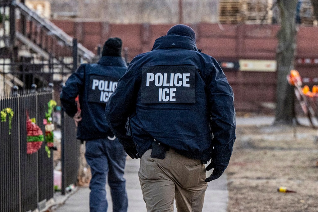 Feds plan to boost immigration enforcement in Chicago next week