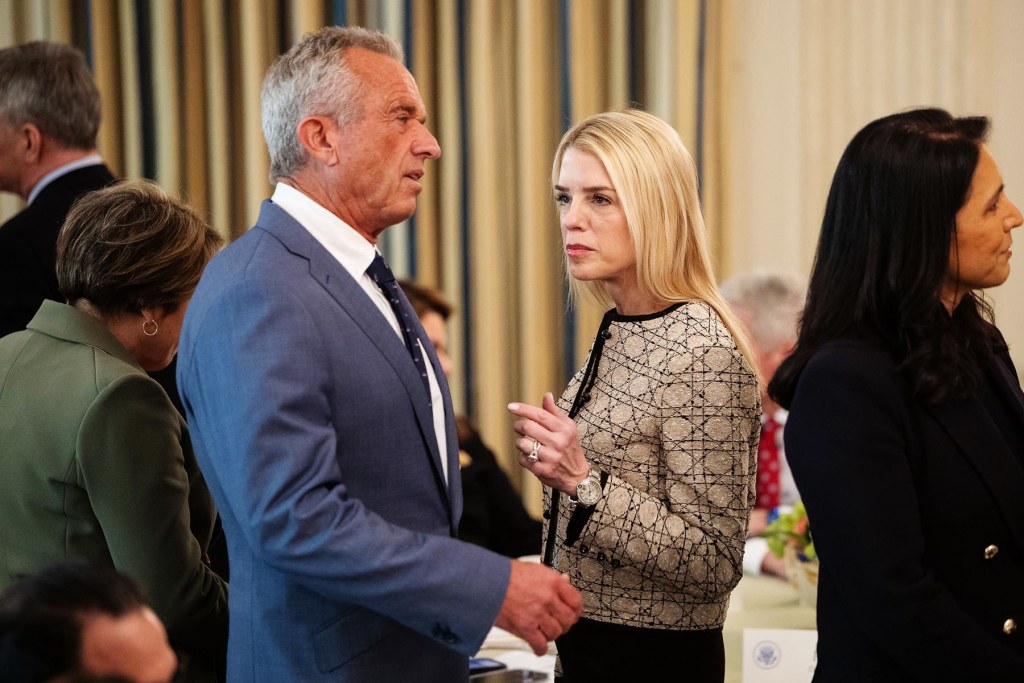 Pam Bondi and RFK Jr. travel to the Chicago suburbs for a crackdown on illicit vape sales