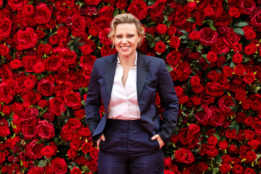 does kate mckinnon smoke cigarettes Kate McKinnon On Her 'Weird' Childhood, 'Millicent Quibb' Series
