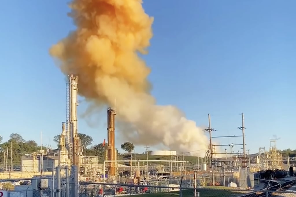 Explosion at Mississippi chemical plant causes ammonia leak and evacuations