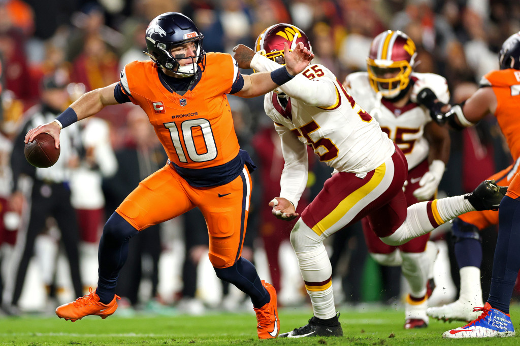 Sunday Night Football' live updates: Broncos outlast Commanders 27-26 in  overtime