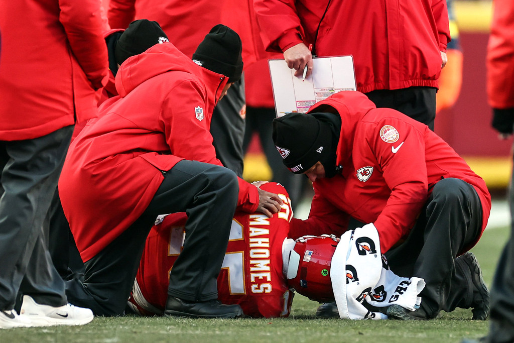 Patrick Mahomes begins rehab with hope of returning for opening of next  season