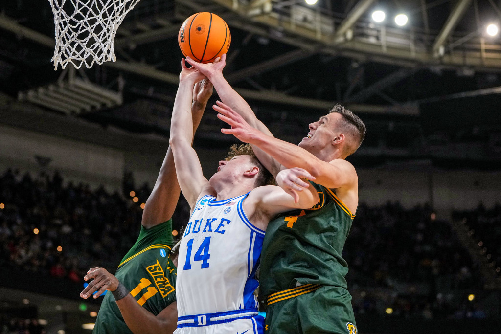 No. 1 Duke Survives Ncaa Tournament First-round Scare Against No. 16 Siena