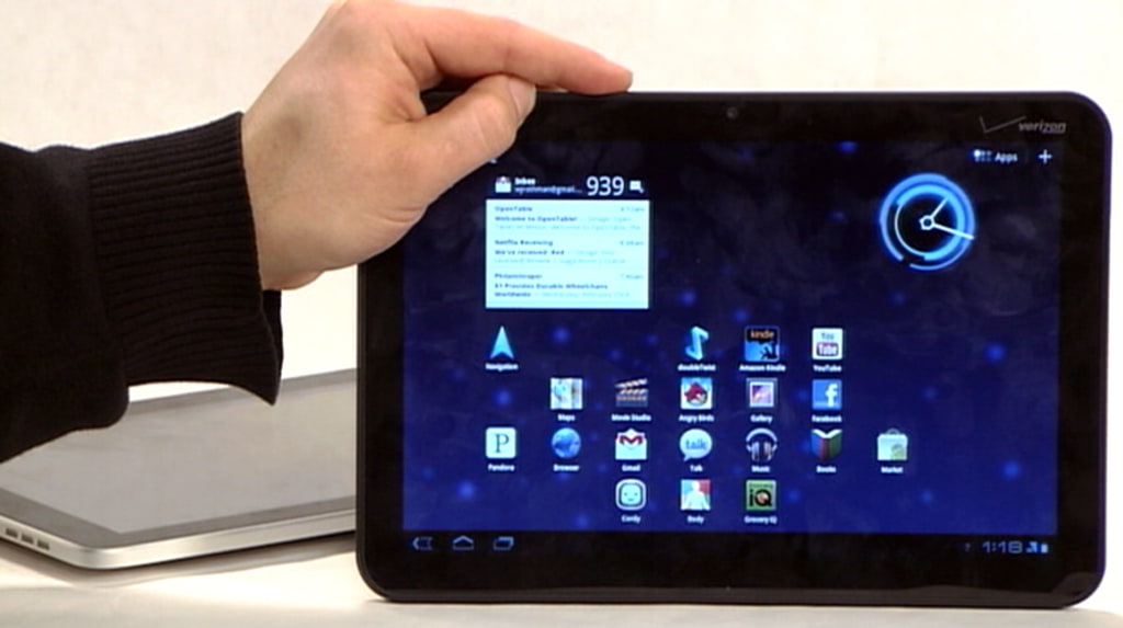 Motorola Xoom review: iPad finally has competition